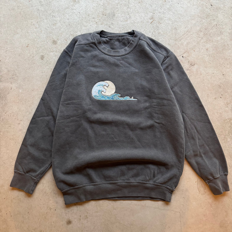 GR8 Wave (USED) - Crewneck Sweater